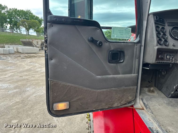 image for item DV0906 2005 Kenworth T300 dump truck