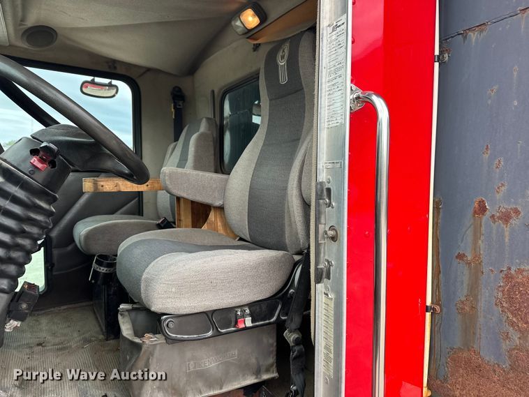image for item DV0906 2005 Kenworth T300 dump truck