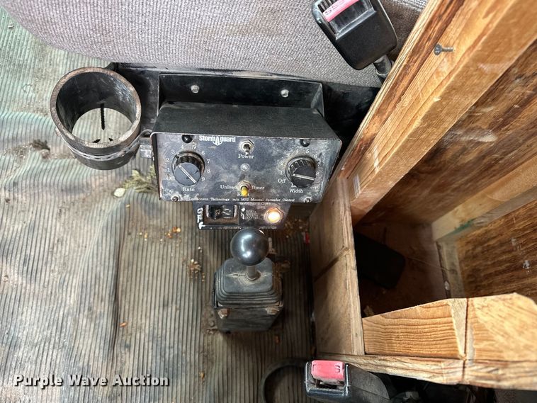image for item DV0906 2005 Kenworth T300 dump truck