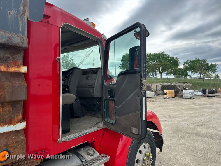 image for item DV0906 2005 Kenworth T300 dump truck