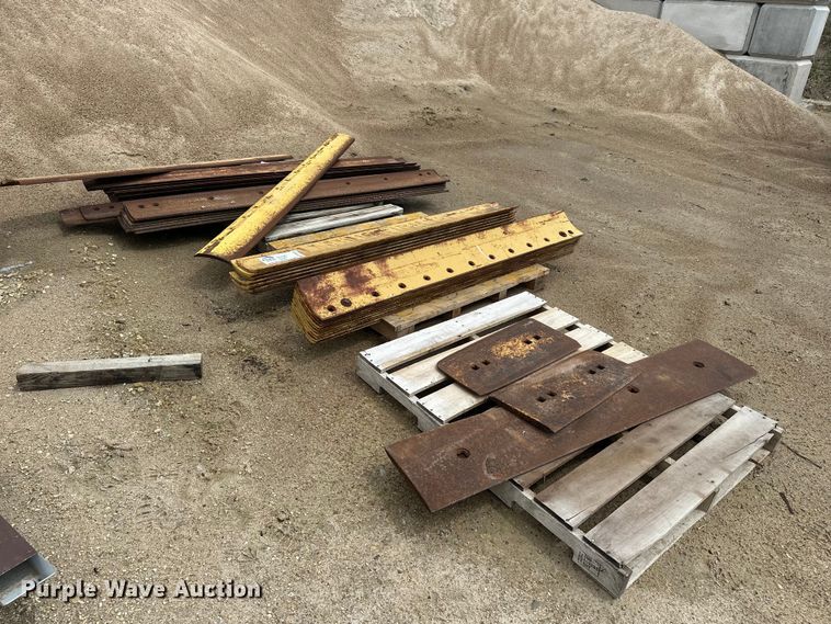 image for item DV0913 Motor grader cutting edges
