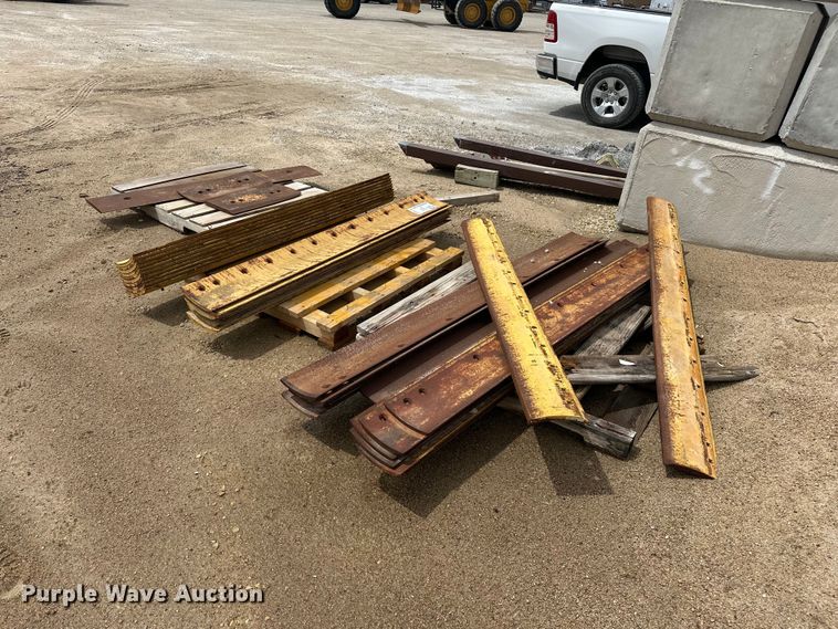 image for item DV0913 Motor grader cutting edges