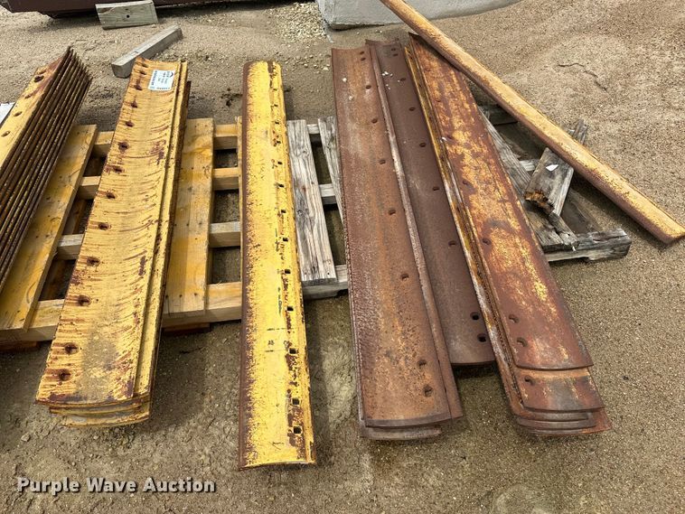 image for item DV0913 Motor grader cutting edges