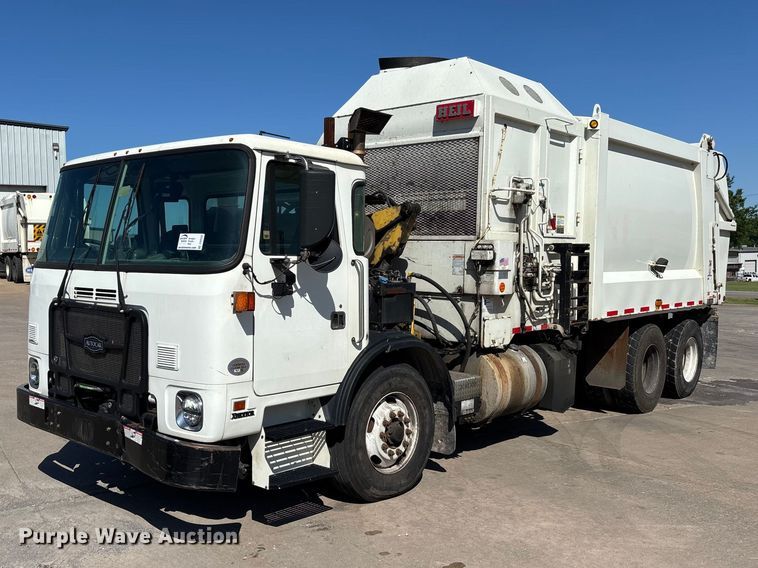 image for item DV4332 2019 Autocar Xpeditor refuse truck