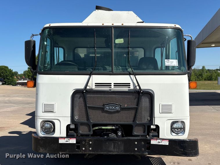 image for item DV4332 2019 Autocar Xpeditor refuse truck