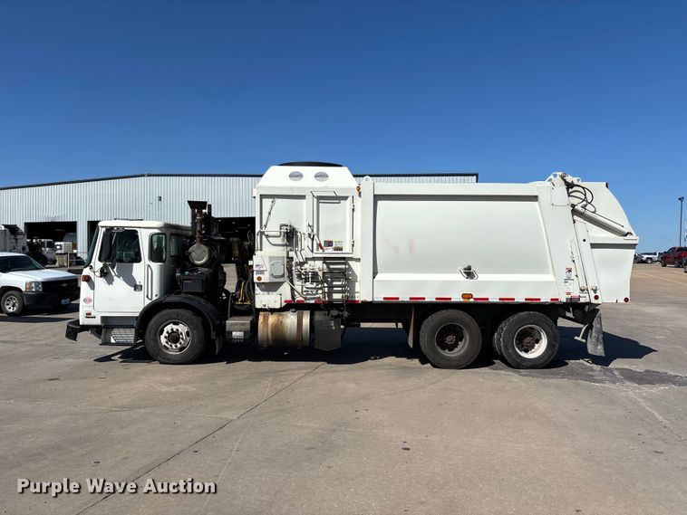 image for item DV4332 2019 Autocar Xpeditor refuse truck