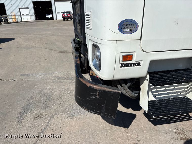 image for item DV4332 2019 Autocar Xpeditor refuse truck