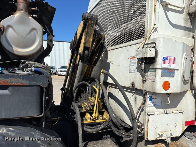 image for item DV4332 2019 Autocar Xpeditor refuse truck