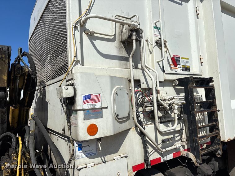 image for item DV4332 2019 Autocar Xpeditor refuse truck
