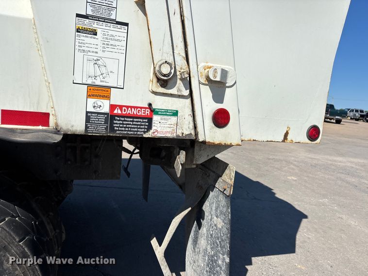 image for item DV4332 2019 Autocar Xpeditor refuse truck