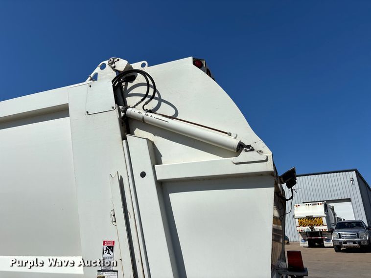image for item DV4332 2019 Autocar Xpeditor refuse truck