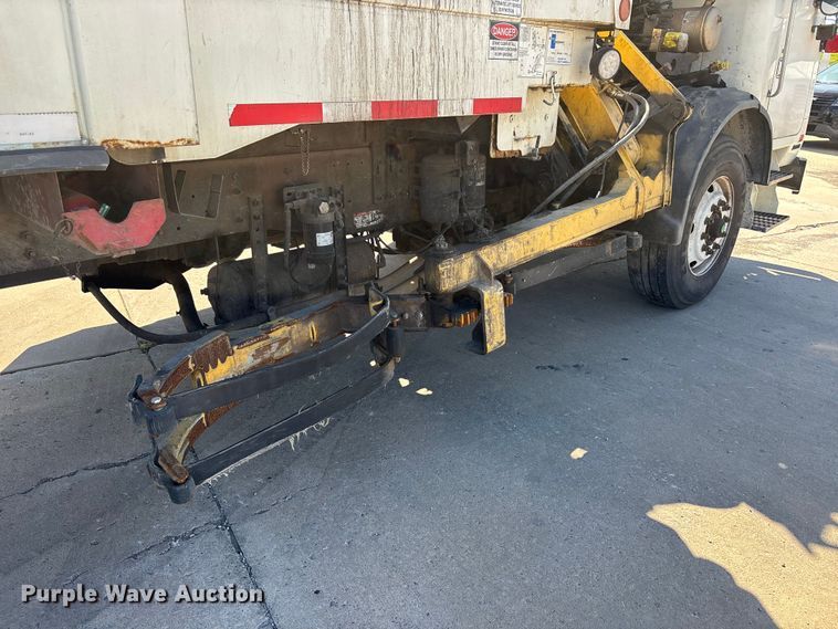 image for item DV4332 2019 Autocar Xpeditor refuse truck