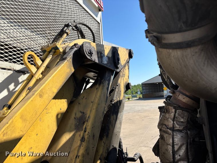 image for item DV4332 2019 Autocar Xpeditor refuse truck