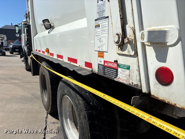 image for item DV4332 2019 Autocar Xpeditor refuse truck