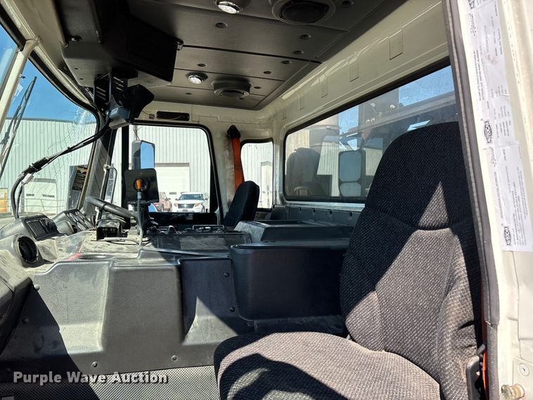 image for item DV4332 2019 Autocar Xpeditor refuse truck