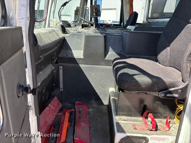 image for item DV4332 2019 Autocar Xpeditor refuse truck