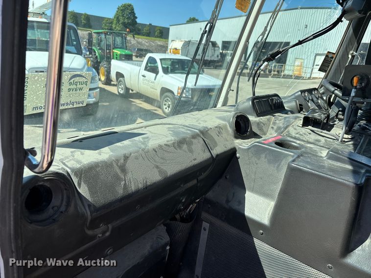 image for item DV4332 2019 Autocar Xpeditor refuse truck