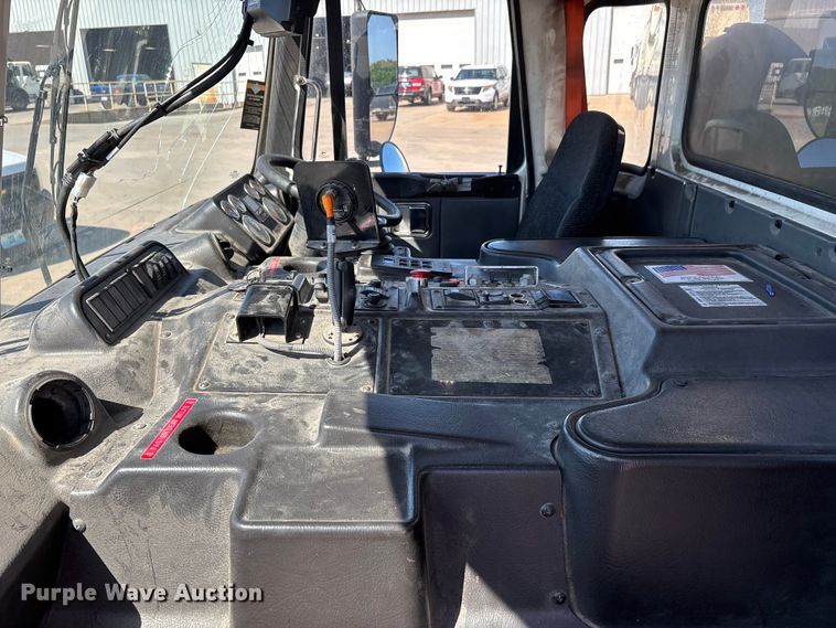 image for item DV4332 2019 Autocar Xpeditor refuse truck