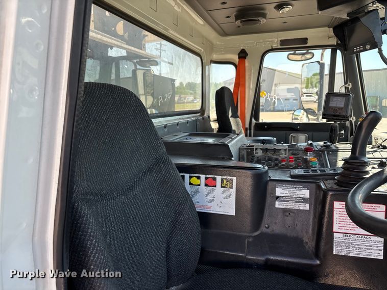 image for item DV4332 2019 Autocar Xpeditor refuse truck