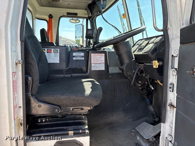 image for item DV4332 2019 Autocar Xpeditor refuse truck