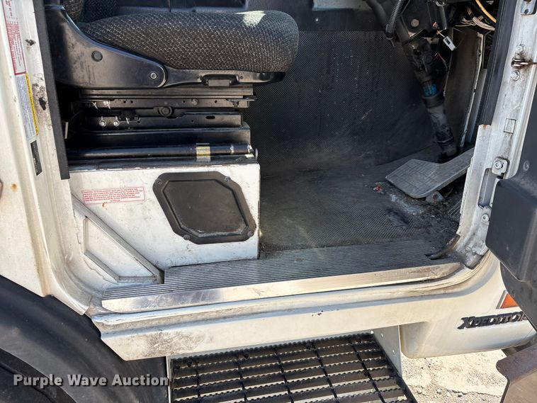 image for item DV4332 2019 Autocar Xpeditor refuse truck