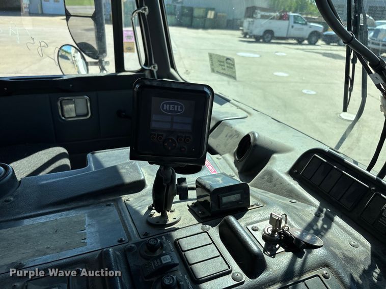image for item DV4332 2019 Autocar Xpeditor refuse truck