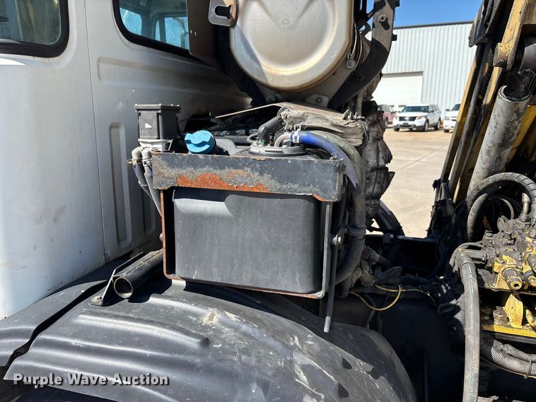 image for item DV4332 2019 Autocar Xpeditor refuse truck