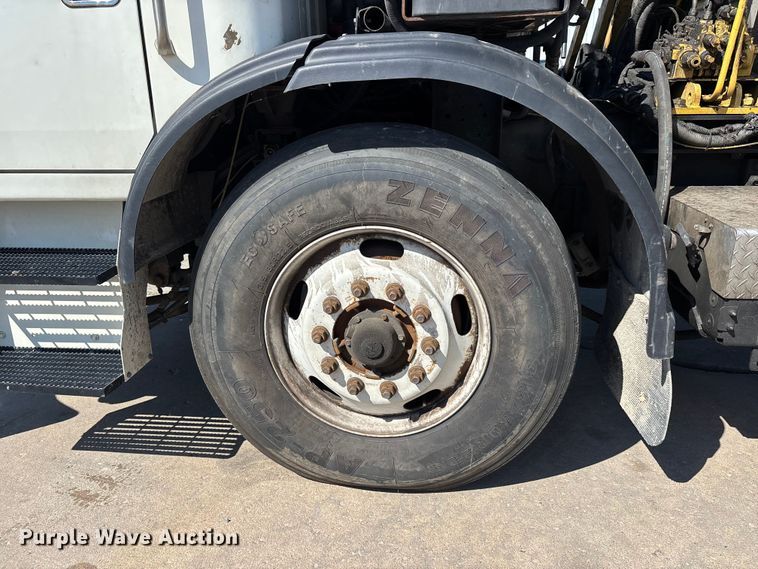 image for item DV4332 2019 Autocar Xpeditor refuse truck
