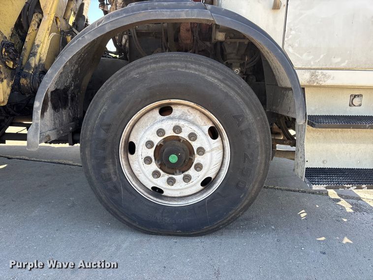 image for item DV4332 2019 Autocar Xpeditor refuse truck