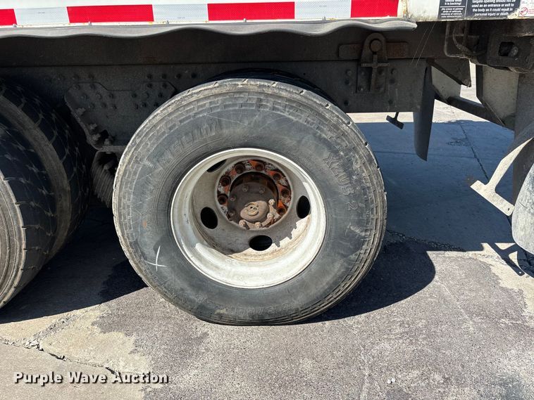 image for item DV4332 2019 Autocar Xpeditor refuse truck
