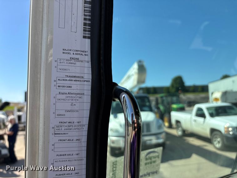 image for item DV4332 2019 Autocar Xpeditor refuse truck