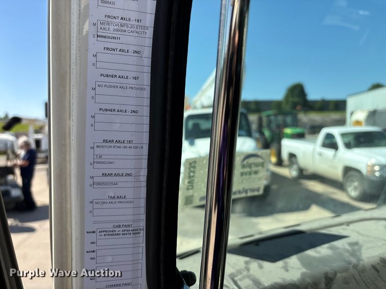 image for item DV4332 2019 Autocar Xpeditor refuse truck
