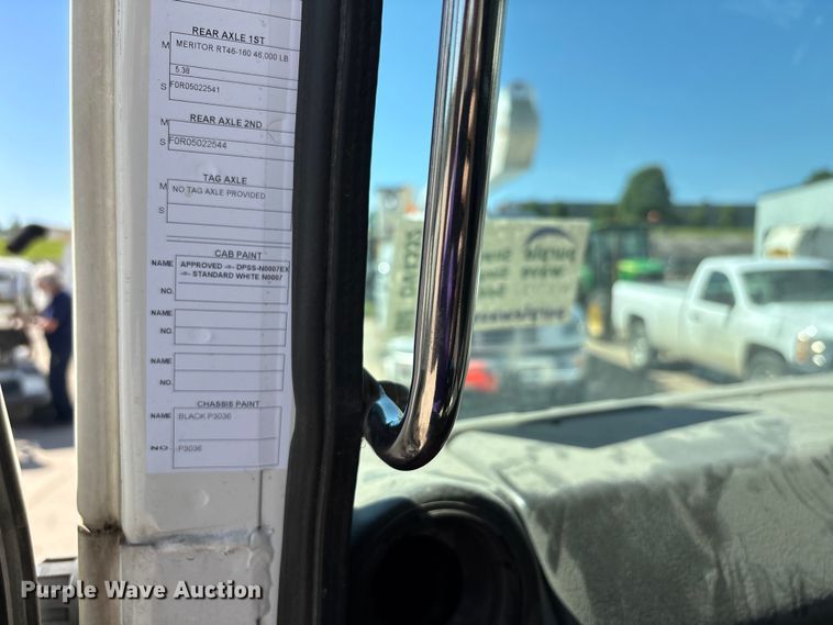 image for item DV4332 2019 Autocar Xpeditor refuse truck