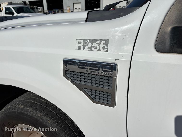 image for item DV4335 2008 Ford F250 Super Duty utility bed pickup truck