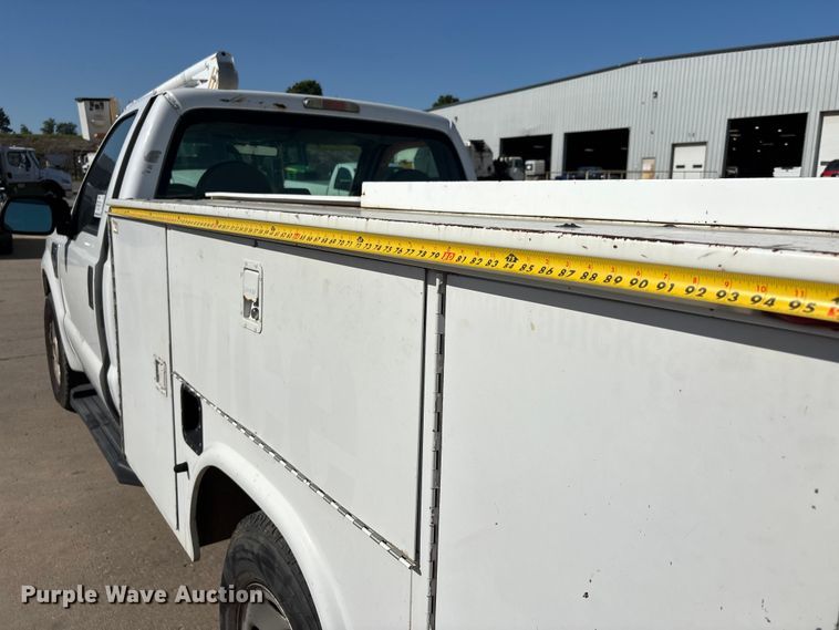 image for item DV4335 2008 Ford F250 Super Duty utility bed pickup truck