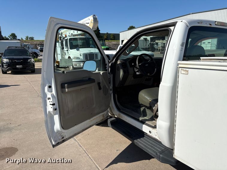 image for item DV4335 2008 Ford F250 Super Duty utility bed pickup truck