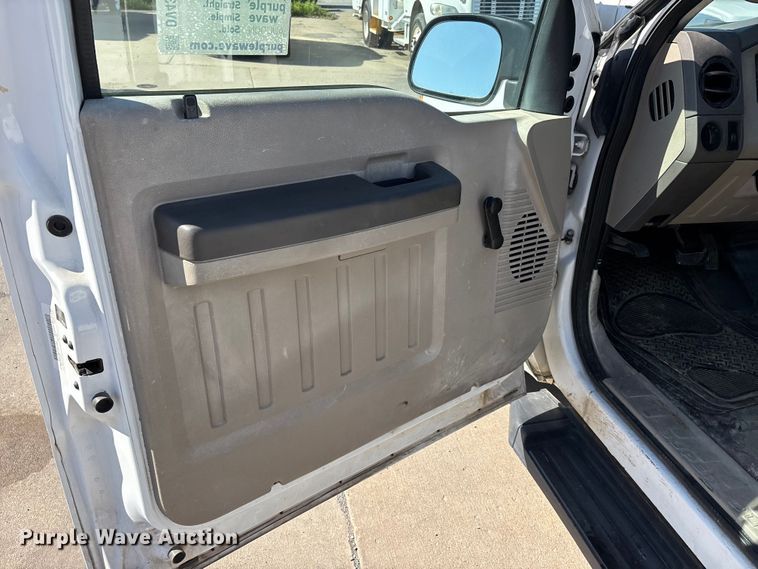 image for item DV4335 2008 Ford F250 Super Duty utility bed pickup truck