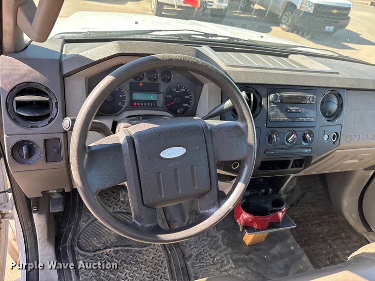 image for item DV4335 2008 Ford F250 Super Duty utility bed pickup truck