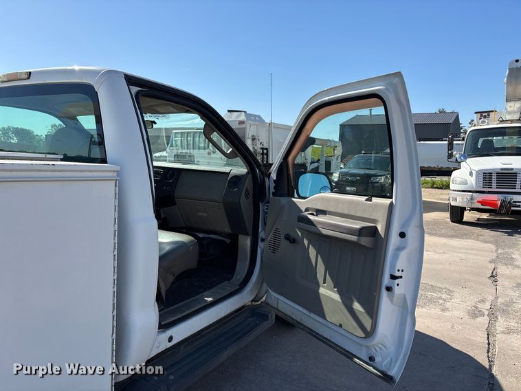 image for item DV4335 2008 Ford F250 Super Duty utility bed pickup truck