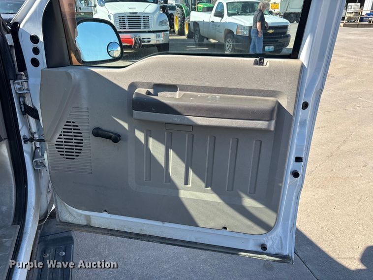 image for item DV4335 2008 Ford F250 Super Duty utility bed pickup truck