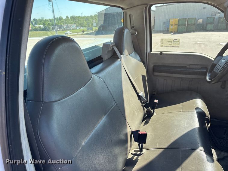 image for item DV4335 2008 Ford F250 Super Duty utility bed pickup truck