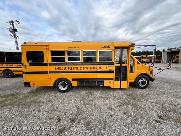 image for item DZ4458 2001 GMC Savana school bus
