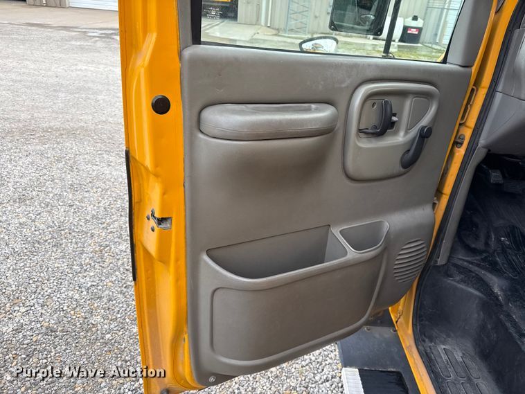 image for item DZ4458 2001 GMC Savana school bus