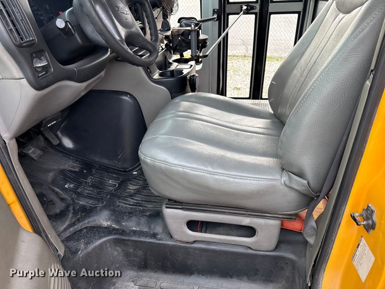 image for item DZ4458 2001 GMC Savana school bus
