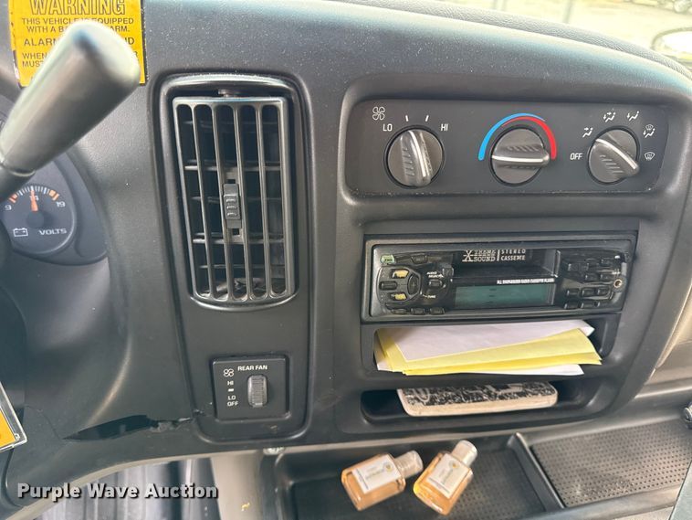 image for item DZ4458 2001 GMC Savana school bus