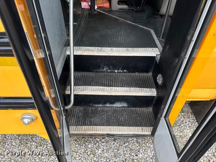 image for item DZ4458 2001 GMC Savana school bus