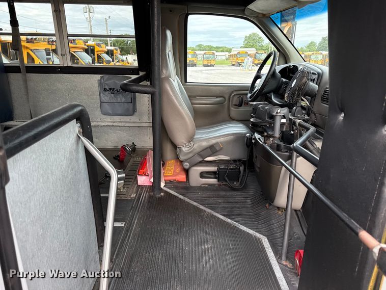 image for item DZ4458 2001 GMC Savana school bus