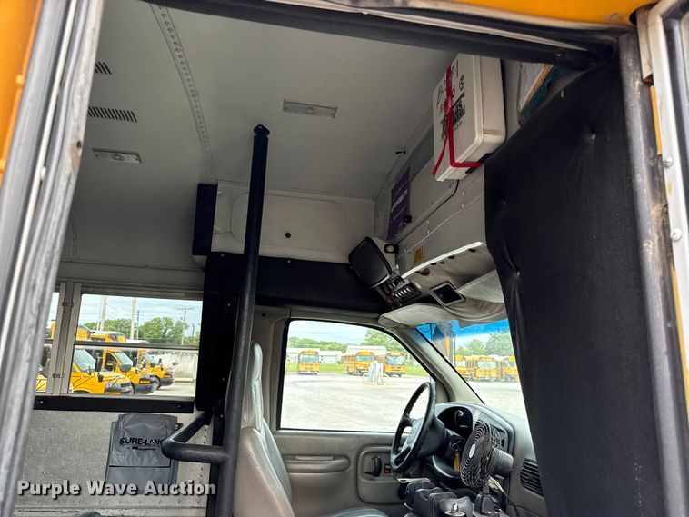 image for item DZ4458 2001 GMC Savana school bus