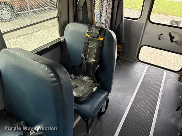 image for item DZ4458 2001 GMC Savana school bus