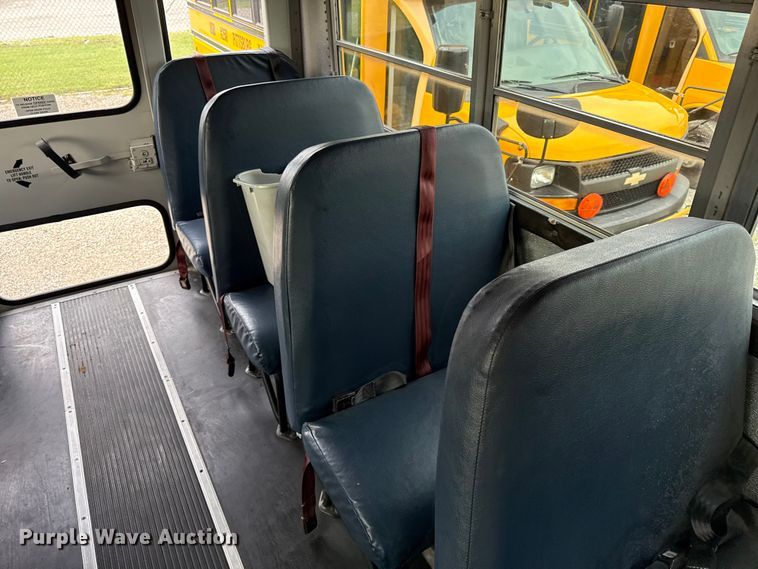 image for item DZ4458 2001 GMC Savana school bus